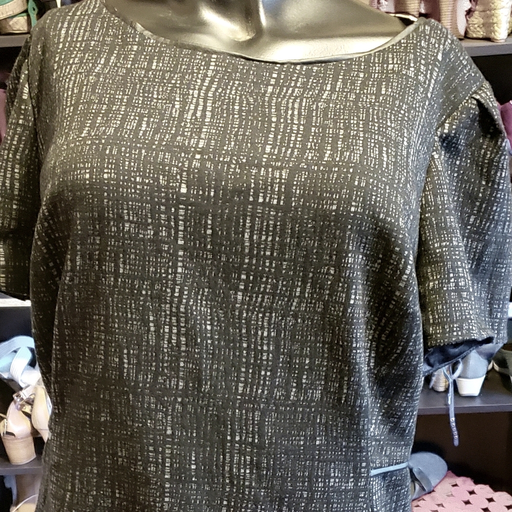 New T Tahari Classic Black and Gray Dress Size 22